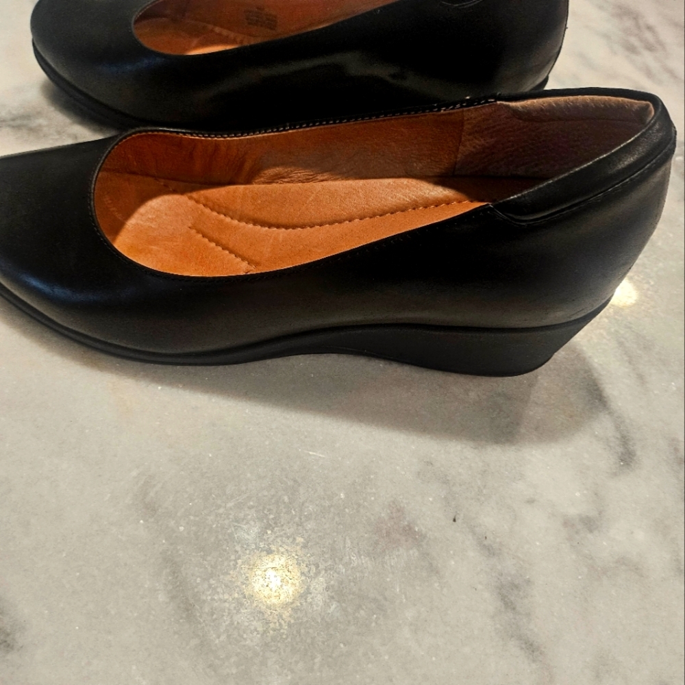 Nurture wedge heels